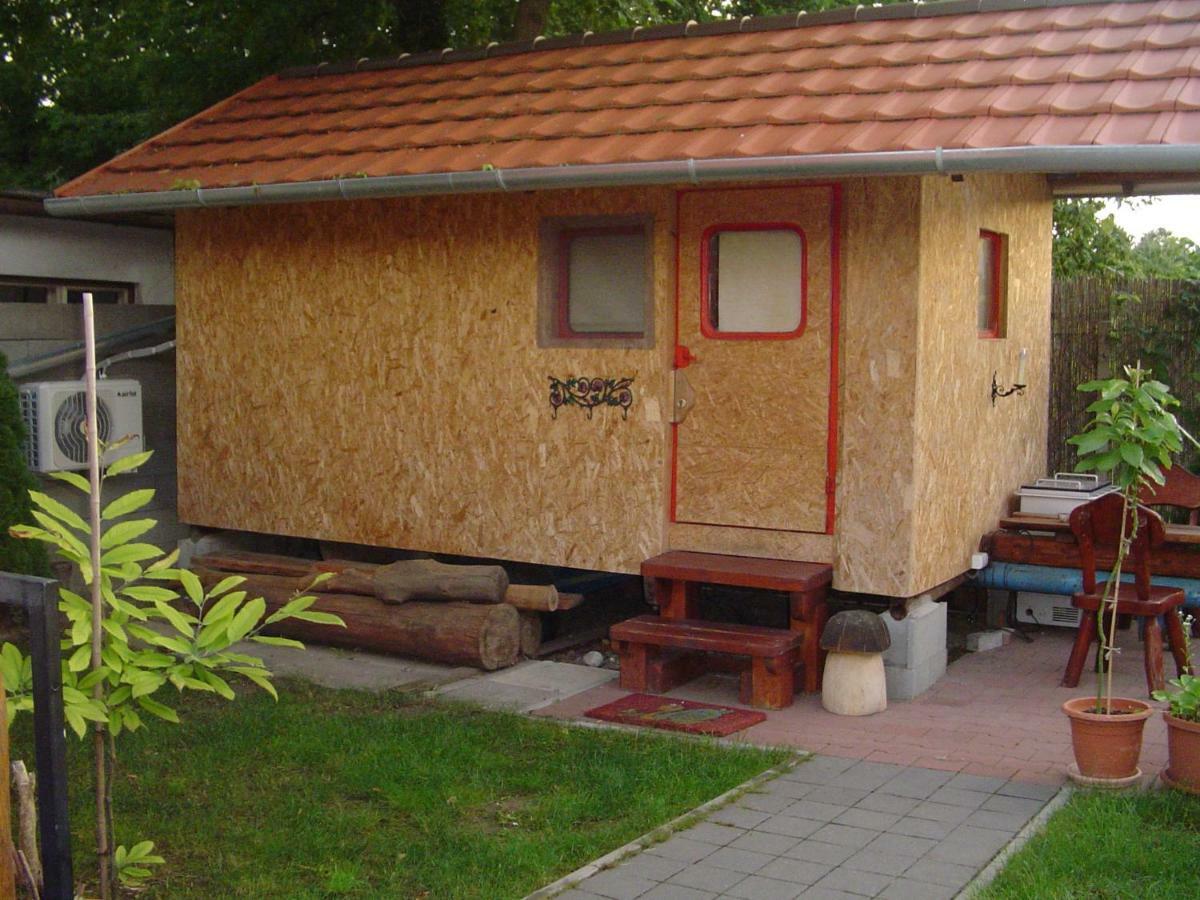 Karavan Štúrovo Zewnętrze zdjęcie